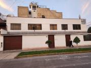 ALQUILO UBICADISIMO LOCAL EN ESQUINA DE 240M2 AT Y 400...