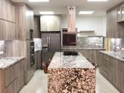 Alquilo Villa Samborondon full amoblada cercana a la UEES