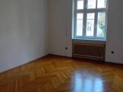 Altbau 2,5 Zimmer Wohnung mit Garten und Balkon