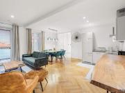 ALTBAU BALKONWOHNUNG | SANIERTER STILALTBAU | Ca. 2 Min....