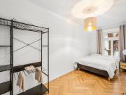 ALTBAU BALKONWOHNUNG | SANIERTER STILALTBAU | Ca. 2 Min....