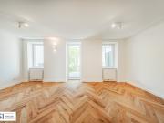 Altbau Charme trifft modernen Wohnkomfort mit Balkon