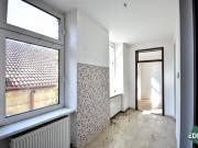 Altbau mit Charme – lichtdurchflutete Wohnung zum Sanieren