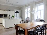 Altbau mit Terrasse und Wellness bei Schlosspark U4