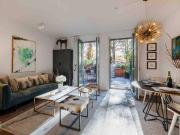 Altbau Traum mit riesiger Terrasse Hochwertige Wohnung...