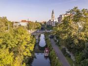 Altbau trifft Wasserlage – 3 Zimmerwohnung mit Balkon im...