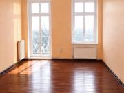 Altbau Wohnung mit Blick auf die Spree 2 Zimmer WG