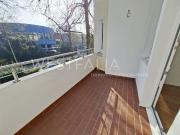 Altbaucharme mit Parkett und Balkon