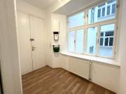 Altbaucharme: sanierte 2 Zimmer Wohnung mit Potenzial in...