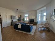 Altbaucharme trifft Moderne – 3 Zimmer, neu saniert &...