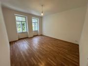 Altbaucharme trifft Stadtoase – Sanierte 2 Zimmer...