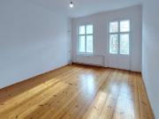 Altbaufans aufgepasst: 2 Zimmer Wohnung mit Balkon in...