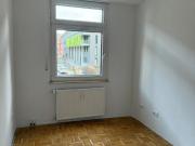 Altbauwohnung 3,5 Zimmer mit Balkon im 1. OG in...