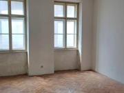 Altbauwohnung im 1. Stock mit Lift unweit vom Hauptbahnhof!