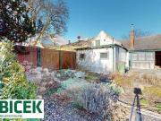 Althaus und Garten mit Perspektive