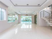 ALTO PADRÃO NO VILAGGIO SANTA CORONA, 3 SUÍTES – 245M²...