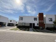 Altos de Juriquilla casa en esquina para inversión en...