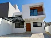 Altos de Juriquilla Departamento amueblado con 3...