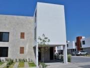 Altos de Juriquilla VENTA. Casa con 3 recamaras, roof,...