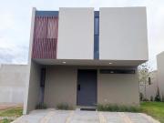 Altos de Juriquilla. VENTA Casa con 3 recámaras, roof...