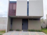 Altos de Juriquilla. VENTA Casa con 3 recámaras, roof...