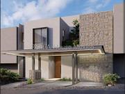 Altozano. Casa con sala de TV, 4 recámaras con 1 en...