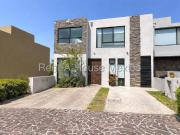 Altozano casa dentro de privada en renta de 3 recamaras...