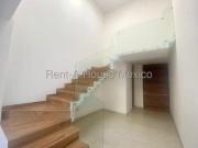 Altozano con 3 recámaras, sala de TV y cuarto de servicio