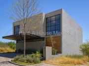 Altozano, en venta casa dentro de privada con seguridad...