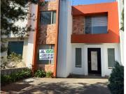 ALTOZANO Seminueva, en pequeño fraccionamiento privado...