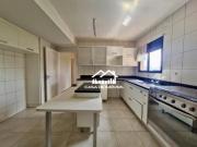 Aluga apartamento com 200m², 4 dormitórios, sendo 3...