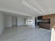 Aluga apartamento de 138m², com 3 dormitórios sendo 2...