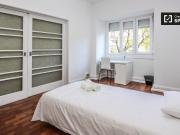 Aluga se quarto em apartamento de 11 quartos em Arroios,...