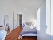 Aluga se quarto em apartamento de 11 quartos em Santa...