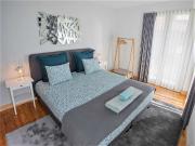 Aluga se quarto em apartamento de 12 quartos no Porto