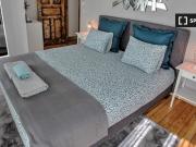 Aluga se quarto em apartamento de 12 quartos no Porto