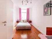 Aluga se quarto em apartamento de 13 quartos em Lisboa