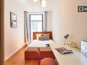 Aluga se quarto em apartamento de 13 quartos em Lisboa