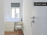 Aluga se quarto em apartamento de 16 quartos no Azul, Lisboa