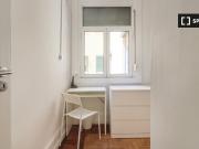 Aluga se quarto em apartamento de 16 quartos no Azul, Lisboa