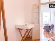 Aluga se quarto em apartamento de 2 quartos em Santa...