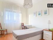 Aluga se quarto em apartamento de 3 quartos na...