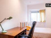 Aluga se quarto em apartamento de 4 quartos em...