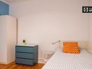 Aluga se quarto em apartamento de 4 quartos em...