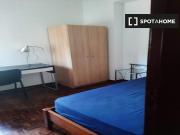Aluga se quarto em apartamento de 4 quartos em Coimbra