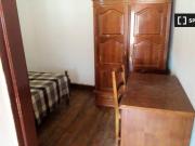 Aluga se quarto em apartamento de 4 quartos em Coimbra