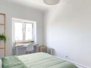 Aluga se quarto em apartamento de 5 quartos em Lisboa,...