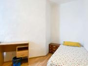 Aluga se quarto em apartamento de 5 quartos na Estrela,...