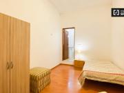 Aluga se quarto em apartamento de 5 quartos na Estrela,...