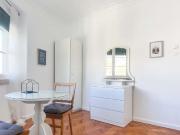 Aluga se quarto em apartamento de 6 quartos em Alfama,...